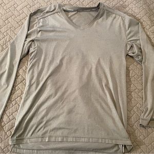 men’s gray longsleeve Reebok Shirt